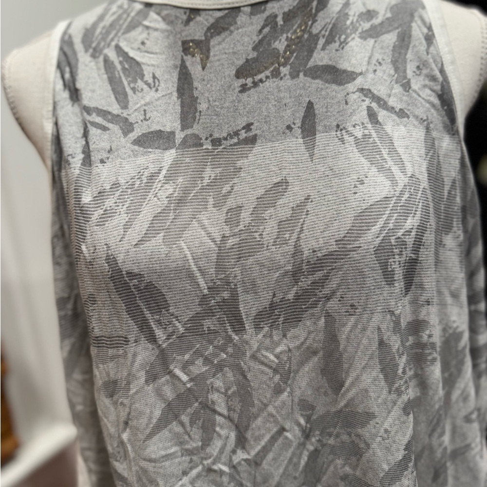 Fabletics Gray Sleeveless Scoop Neck Tank Top
